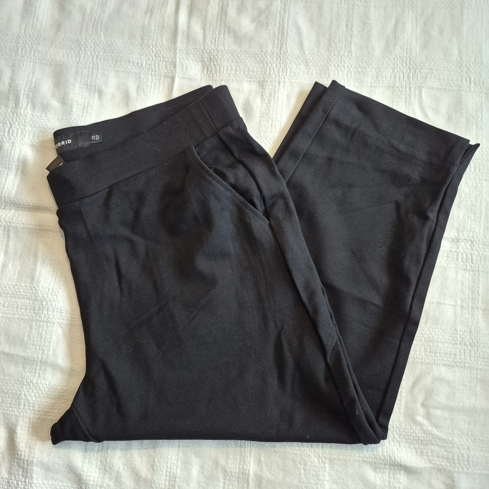 Torrid women's size 2S pull on cropped black pants, 2 front pockets EUC